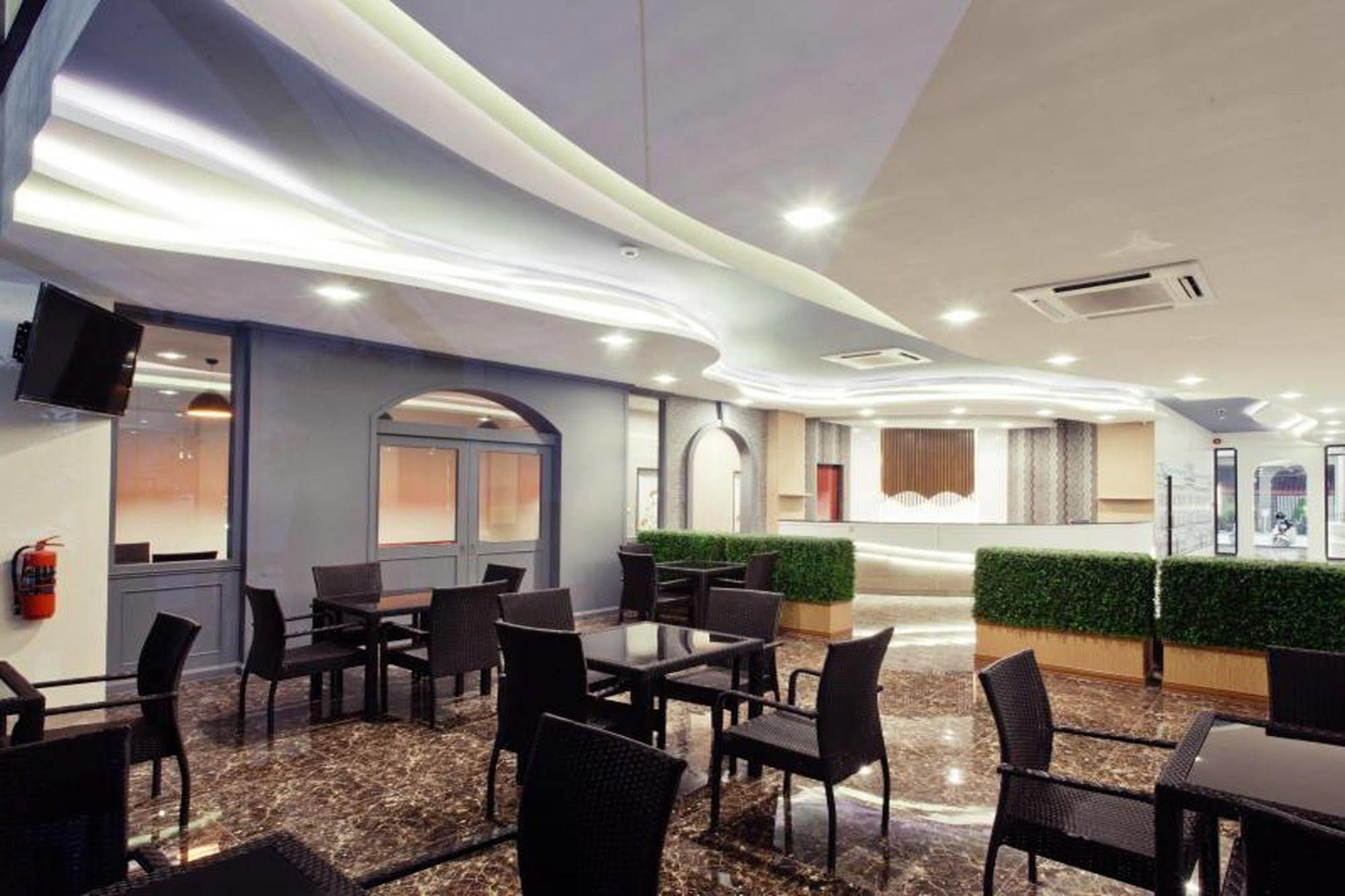 The Proud Hotel Ubon Ratchathani Exterior foto